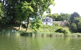 Ferienhaus direkt am Schmalensee